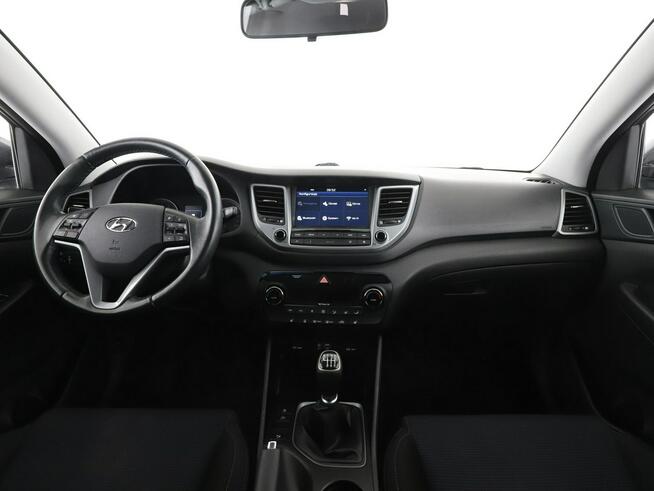Hyundai Tucson navi klima auto grzane fotele i kierownica kamera i czujniki parkowani