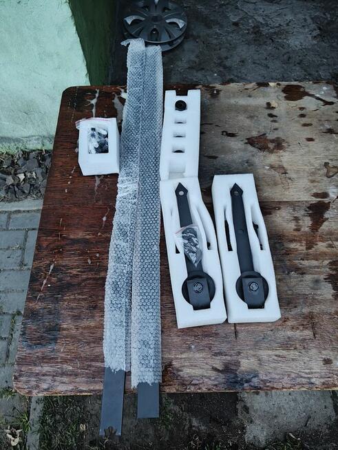 Drzwi dębowe z okuciami