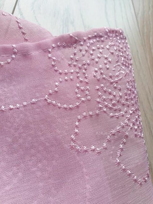 Tkanina przelotki blady róż haft 131 x 230 firanka