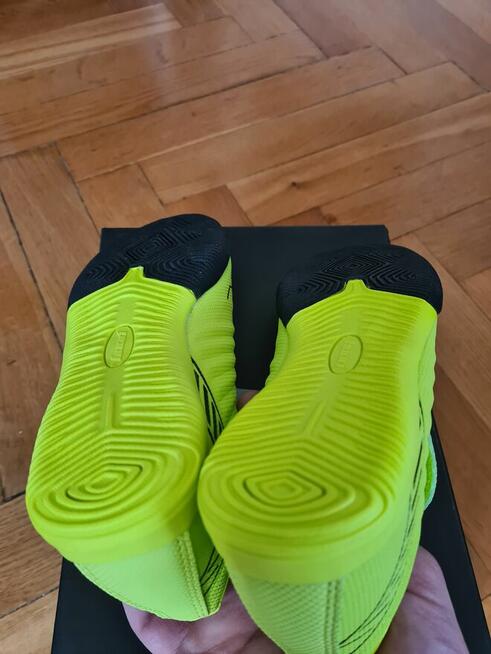 Nowe Buty do grania w piłkę halówki Huari rozmiar 32