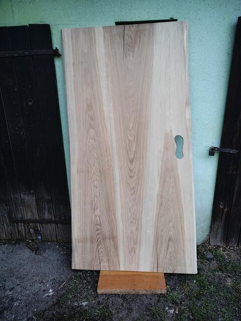 Drzwi dębowe z okuciami