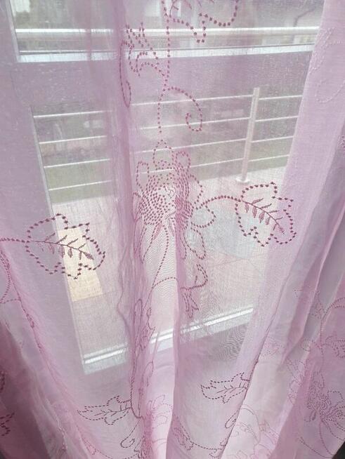 Tkanina przelotki blady róż haft 131 x 230 firanka