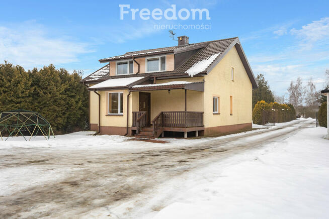 Dom na dużej hektarowej działce Skuły