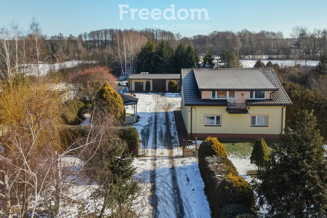 Dom na dużej hektarowej działce Skuły