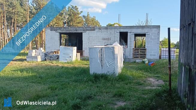 Sprzedam działkę z rozpoczętą budową domu jednorodzinnego.