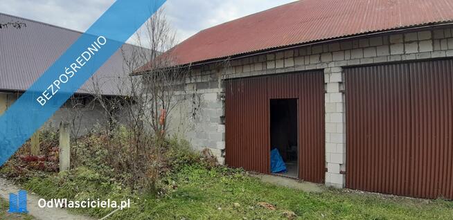 Do remontu, przestronny, z budynkami gosp