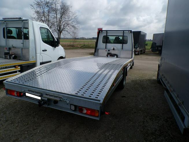 Renault Master auto laweta pomoc drogowa auto pomoc