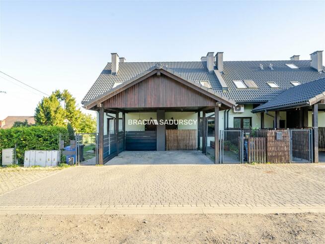 Dom Krzysztoforzyce gm. Kocmyrzów-Luborzyca Krzysztoforzyce, Kocmyrzów-Luborzyca, Zielona