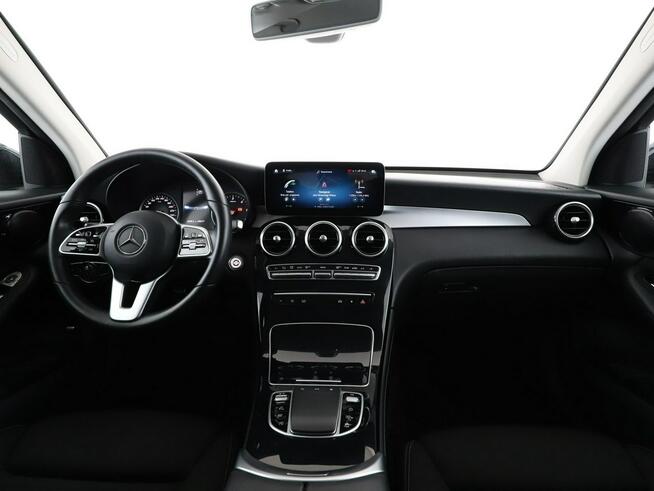 Mercedes GLC 220 FV23% 4x4 automat full LED navi klima auto kamery i czujniki parkowani