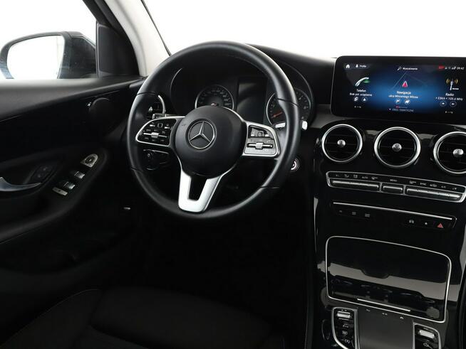 Mercedes GLC 220 FV23% 4x4 automat full LED navi klima auto kamery i czujniki parkowani