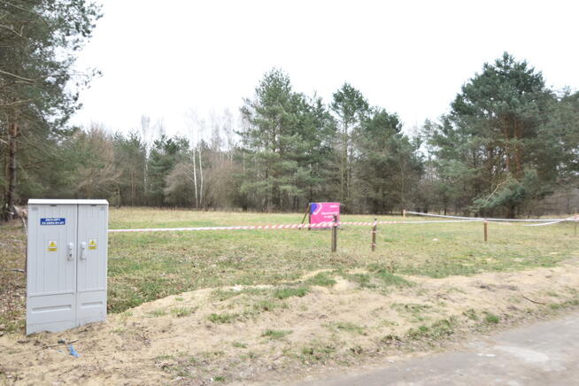 Piękna działka wsród zieleni lasów.