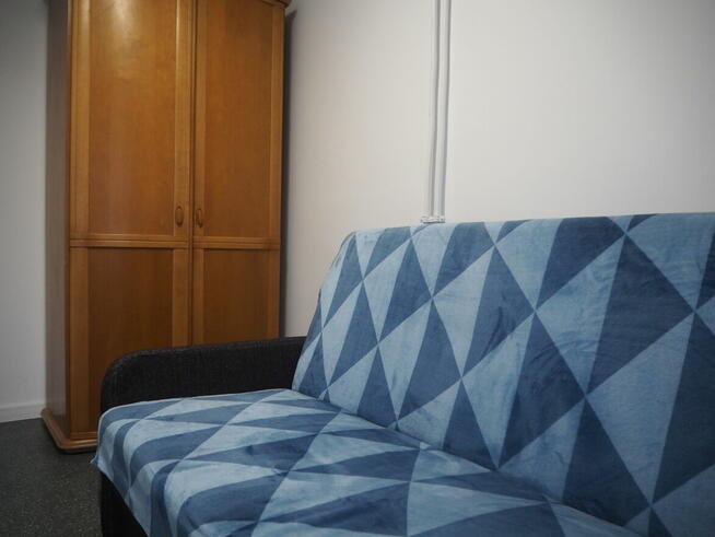 Dwa ładne pokoje po 1300zl w domu przy firmie Volkswagen!