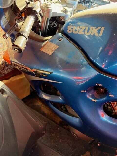 Syndyk sprzeda motocykl Suzuki