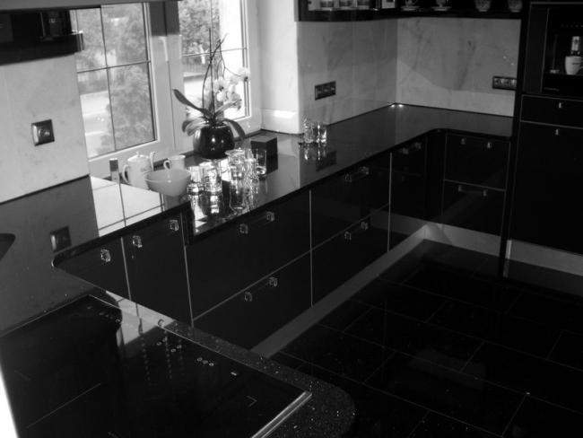 BLATY KUCHENNE i ŁAZIENKOWE z granitu, marmuru, konglomeratu