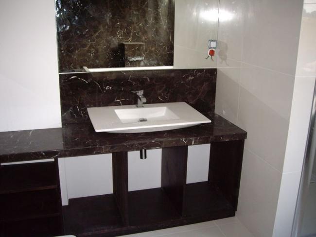 BLATY KUCHENNE i ŁAZIENKOWE z granitu, marmuru, konglomeratu