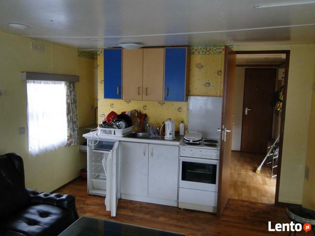 Działka budowlana nad jeziorem z domkiem holenderskim