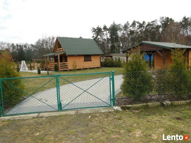 Działka budowlana nad jeziorem z domkiem holenderskim