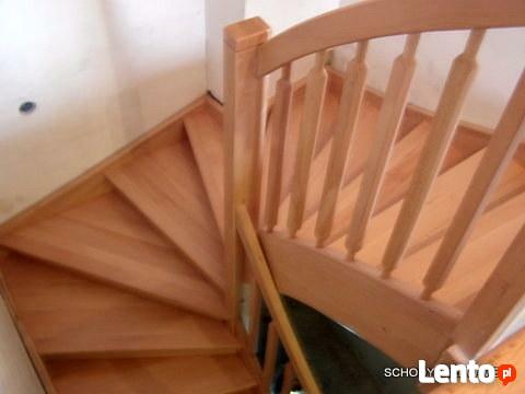 Schody drewniane samonośne i obłożenie schodów betonowych