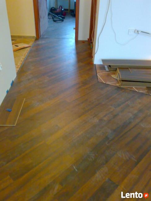 układanie paneli podłogowych