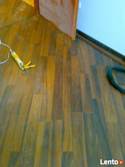 układanie paneli podłogowych