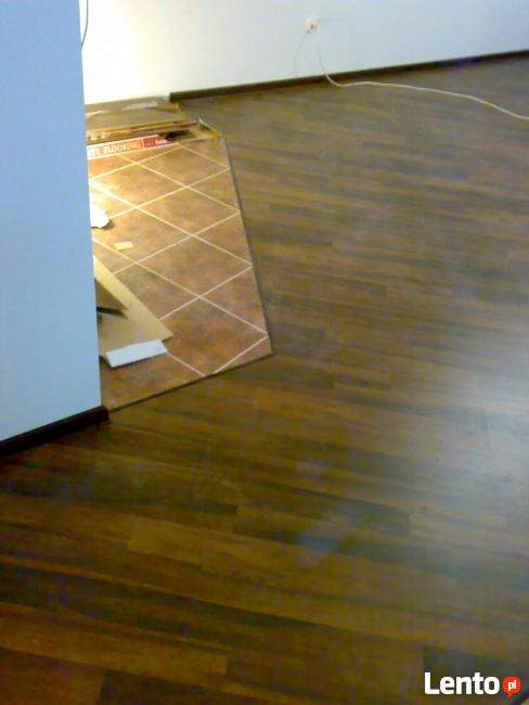 układanie paneli podłogowych