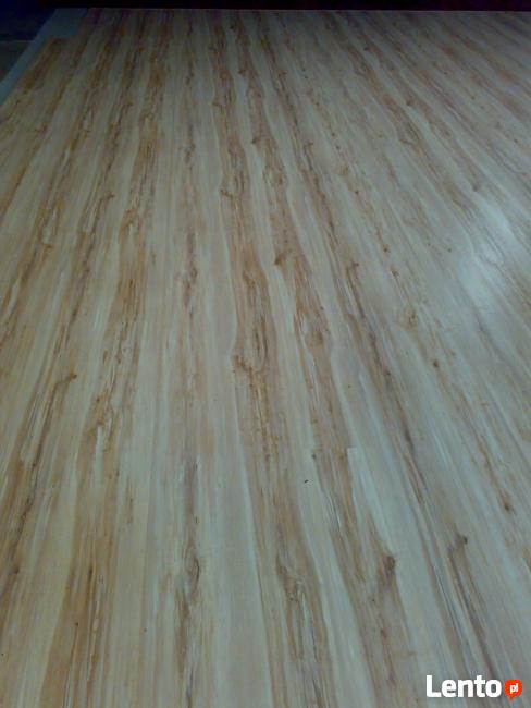 układanie paneli podłogowych