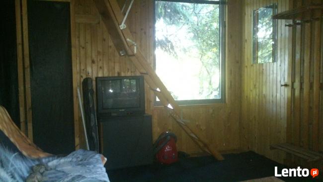 domek drewniany nad jeziorem Mazury