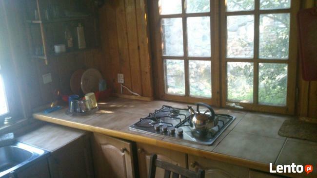 domek drewniany nad jeziorem Mazury