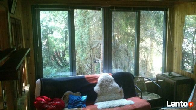 domek drewniany nad jeziorem Mazury