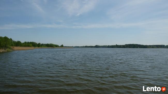 rekreacyjna nad jeziorem Długim/Modzerowskim przy lesie