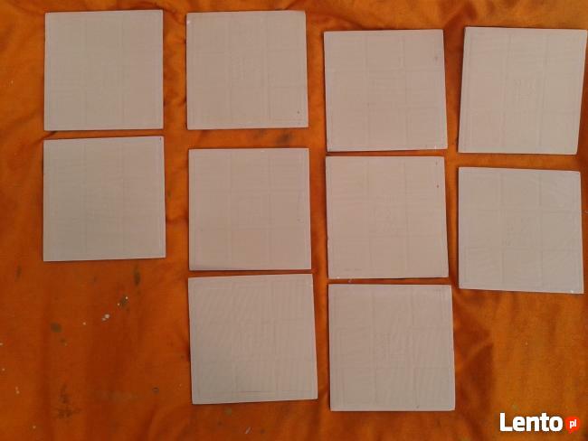 Zabytkowy motyw na płytkach ceramicznych.