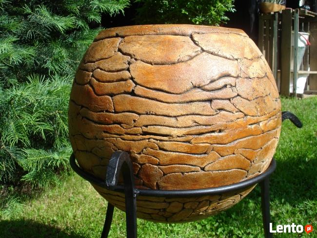 Donice ceramiczne w stojakach na zamówienie