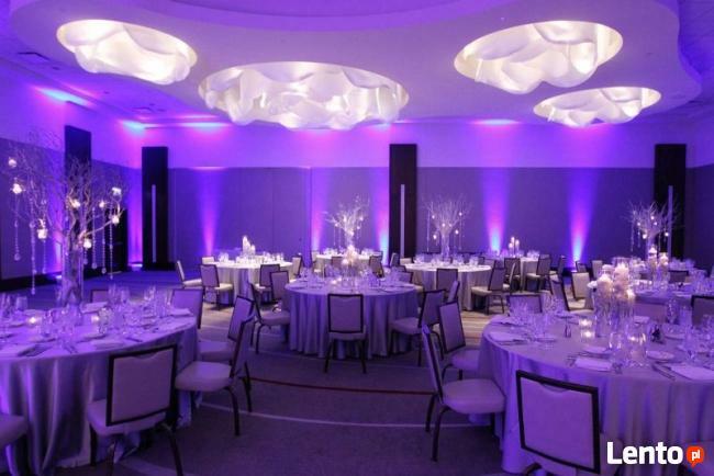 Oświetlenie sali na wesele, dekoracja światłem łódź