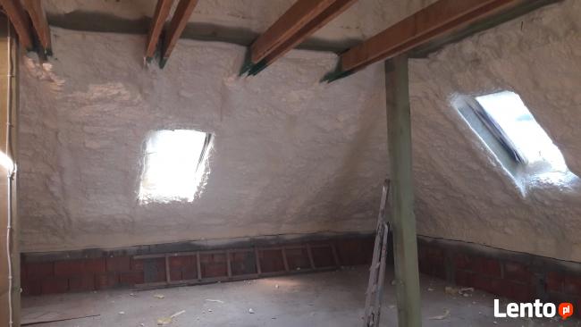 Ocieplenie pianą (PUR) poddasza, dachy, domki szkieletowe