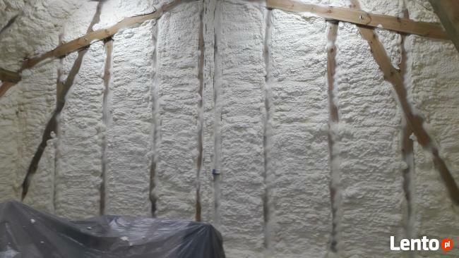 Ocieplenie pianą (PUR) poddasza, dachy, domki szkieletowe