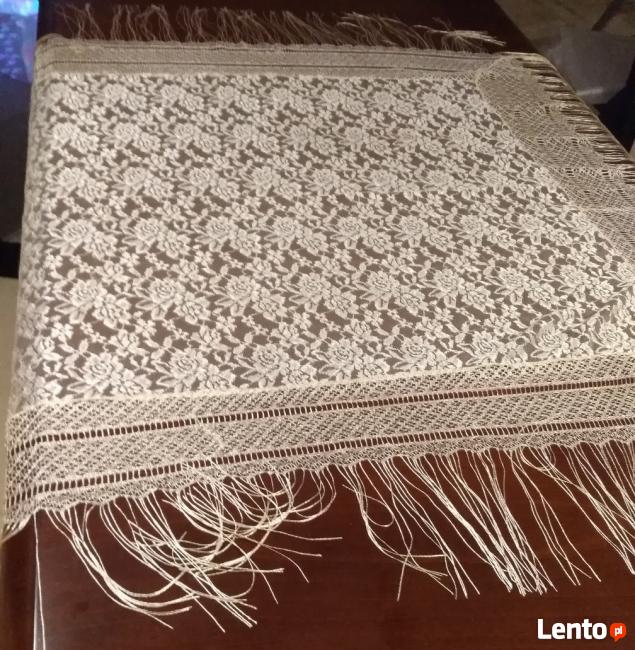 Obrus kwadratowy, beżowy /kremowy/ wymiar 115 cm x 115 cm