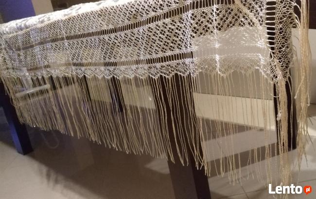 Obrus kwadratowy, beżowy /kremowy/ wymiar 115 cm x 115 cm