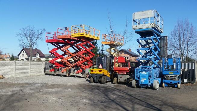 Wynajem podestów ruchomych nożycowe przegubowe