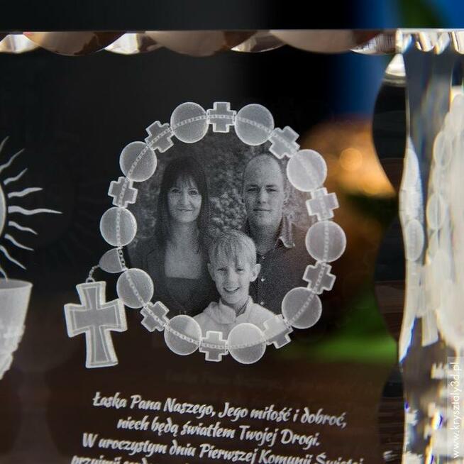 Piękny kryształ 3D ze zdjęciem jako prezent na I Komunię