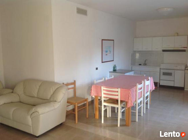 Na południu Włoch w Puglia kompleks mieszkalny blisko morza.