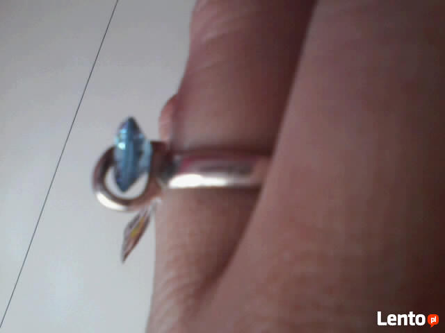 Pierścionek srebrny z lazurowym oczkiem