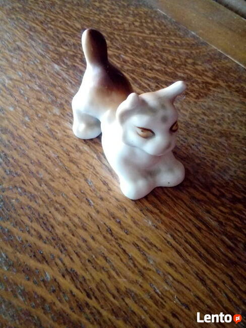 Porcelanowy kotek sygnowany