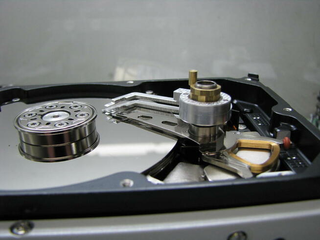 Kaleron - Serwis komputerowy. Odzyskiwanie danych