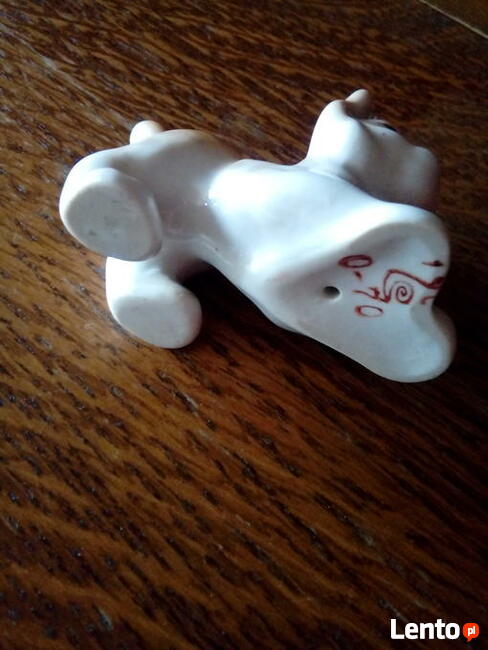 Porcelanowy kotek sygnowany