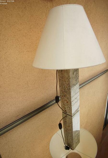 Piękna lampa "marmurkowa" - wyposażenie Hotel Hilton Vienna