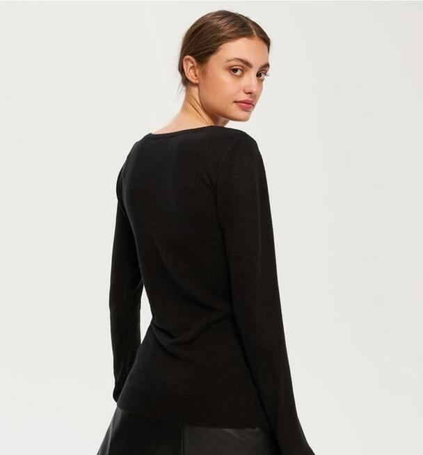 Czarny sweter Sinsay