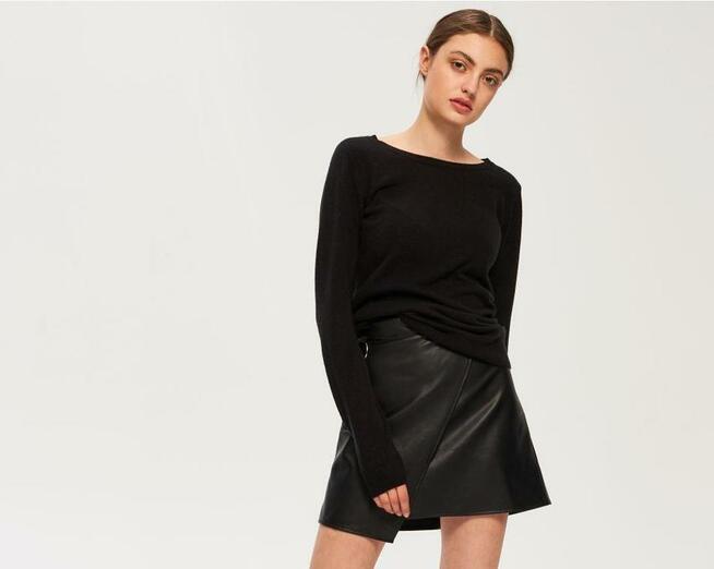 Czarny sweter Sinsay