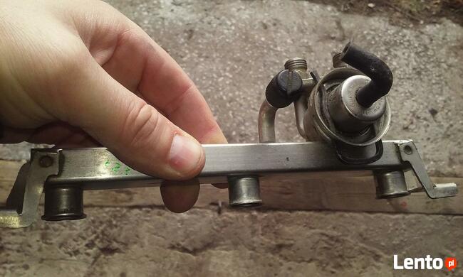 Listwa wtrysków Corsa 1,0 12V z 1999r wraz z czujnikiem ciśn