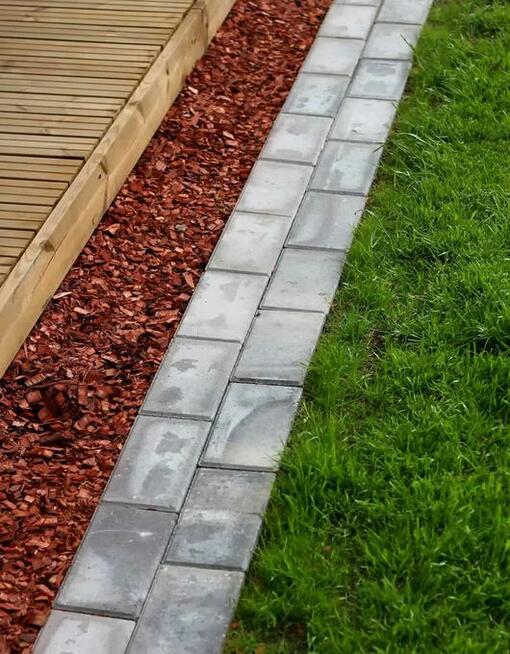 Układanie kostki brukowej kostki granitowej kamienia