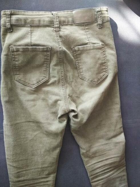 Spodnie z wysokim stanem